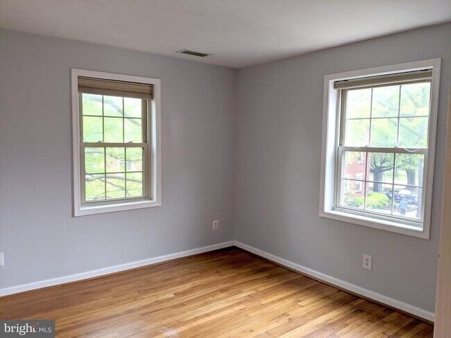 Foto del edificio - 1407 E Abingdon Dr