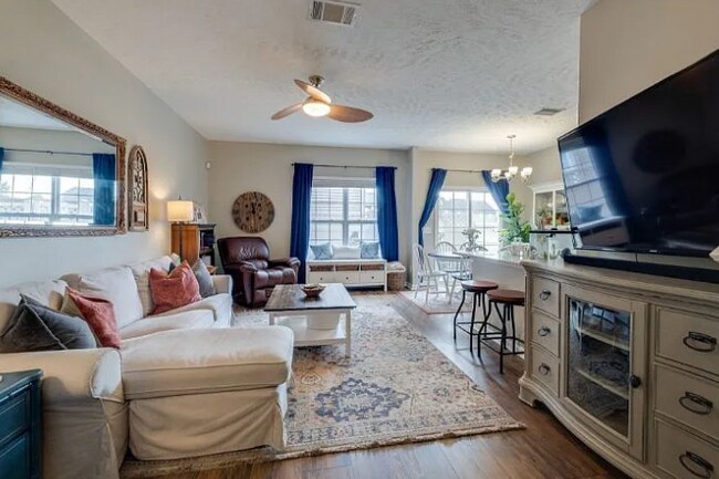 Foto del edificio - 8430 Charbay Cir