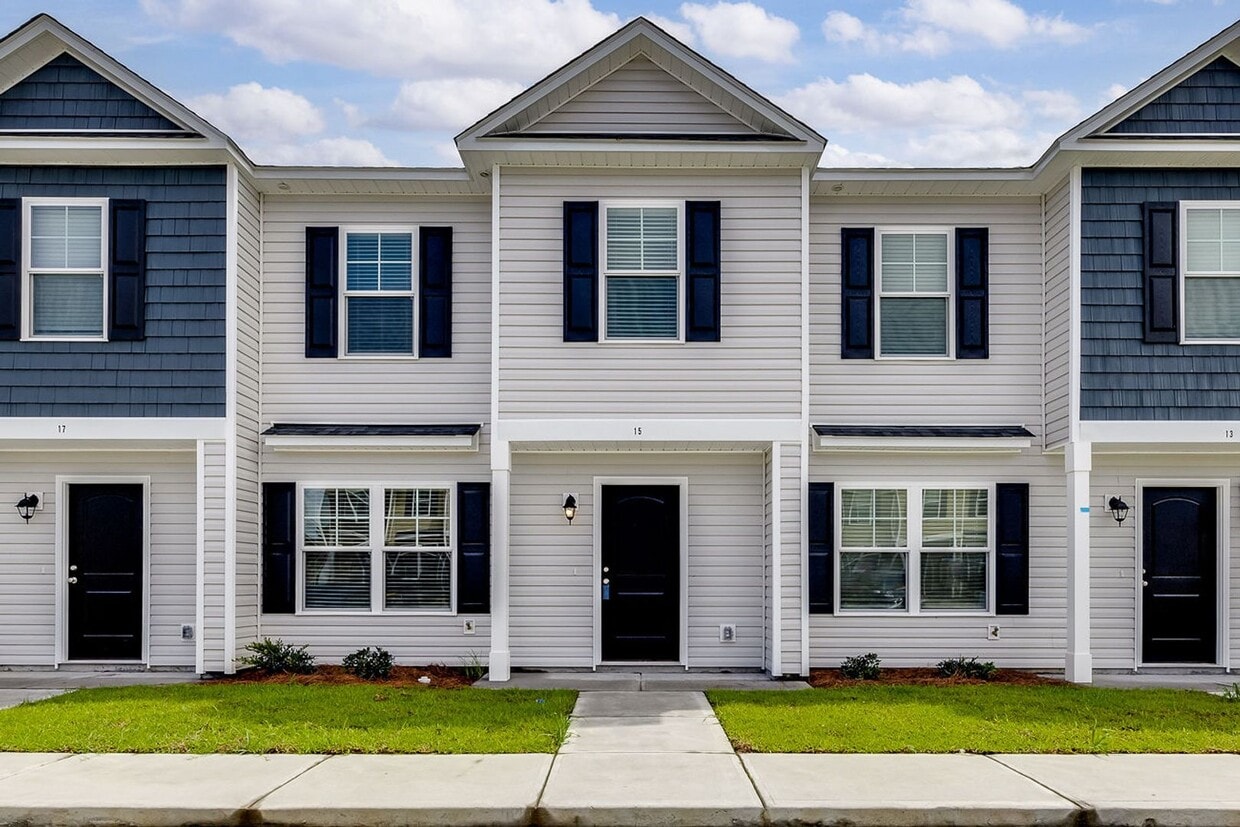 Primary Photo - 3 Bed 2.5 Bath, Multiple Townhomes Units A...