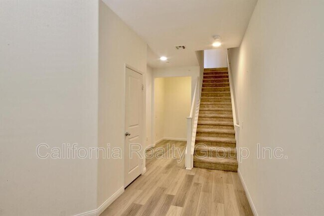 Building Photo - 41007 Belleray Ave
