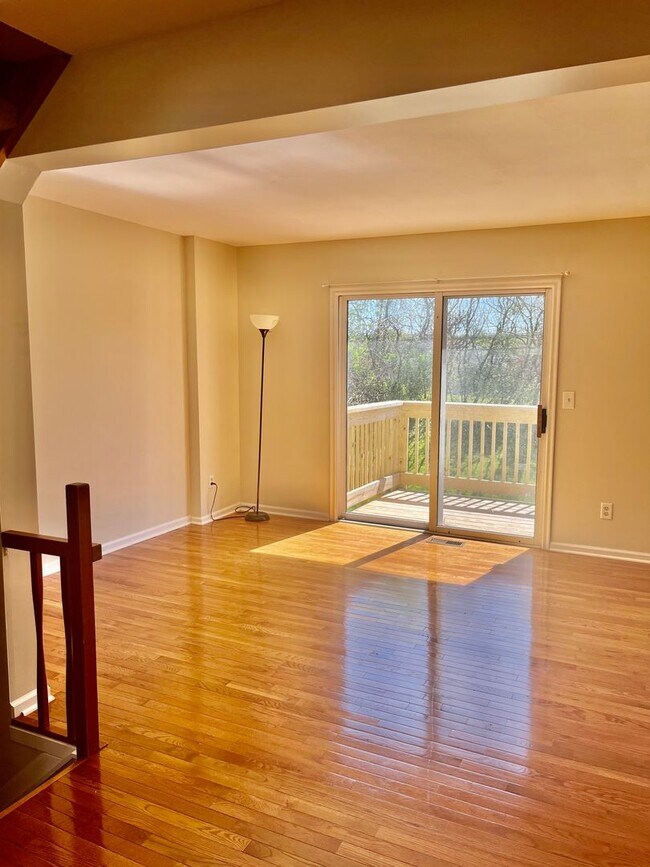 Building Photo - 8136 Verbeck Dr