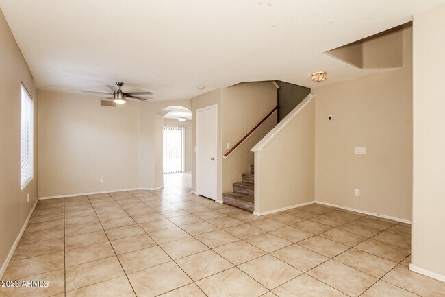 Foto del edificio - 12846 W Roanoke Ave