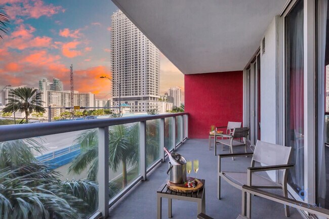 Foto del edificio - 2602 E Hallandale Beach Blvd