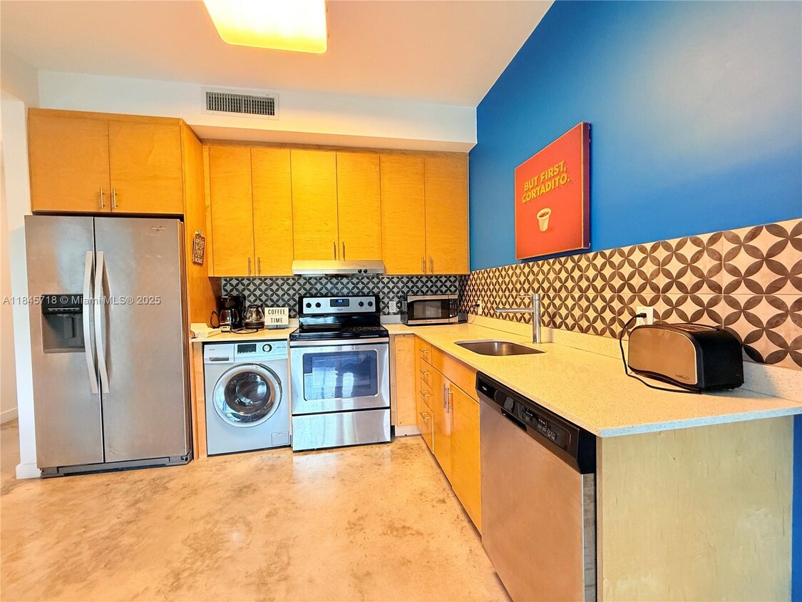 Foto principal - 769 NW 1st St