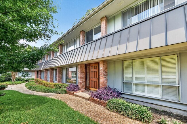 Foto del edificio - 6470 Bayou Glen Rd