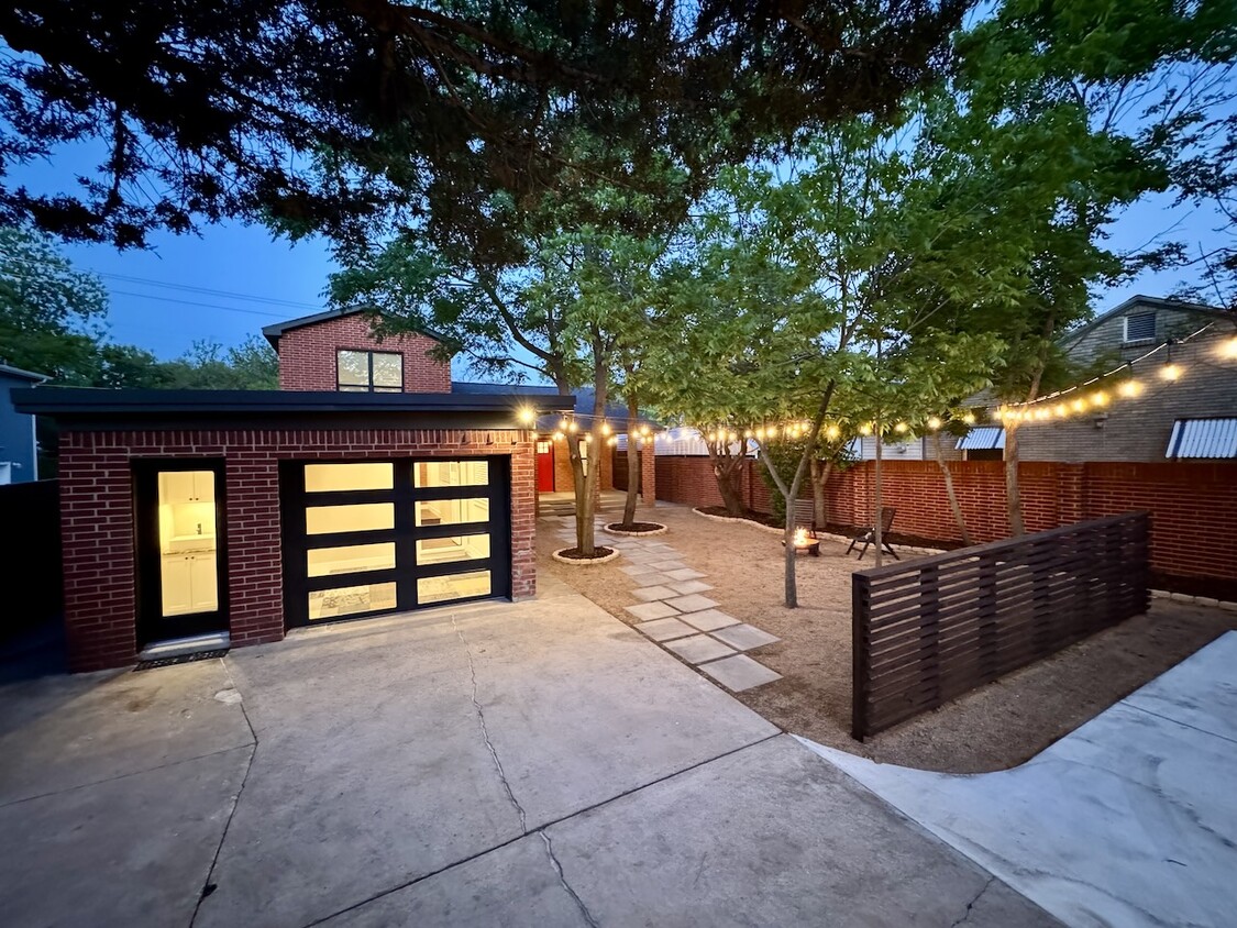 Foto principal - 3209 Lubbock Ave