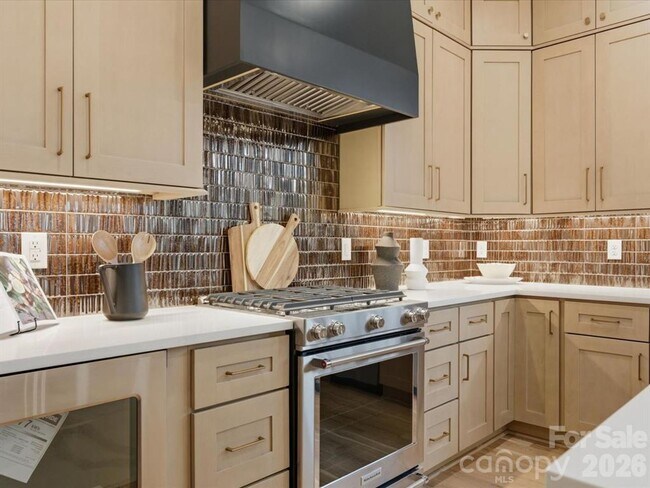 Building Photo - 431 W Peterson Dr