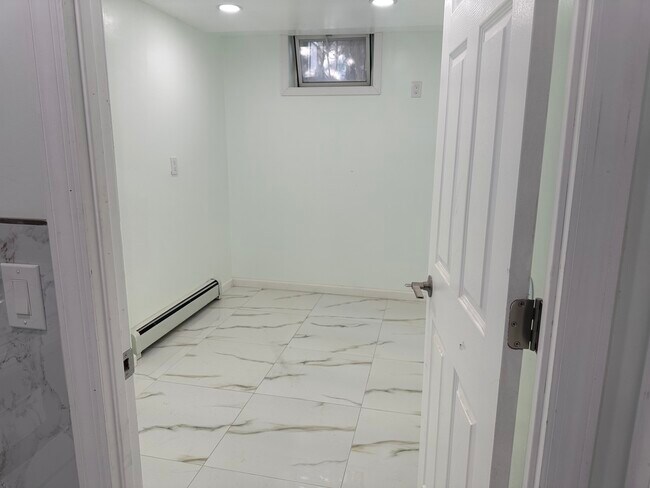 Dormitorio 1 - 8260 166th St