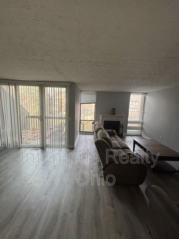 Foto del edificio - 4994 Wintersong Ln