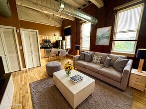 Building Photo - 325 Lafayette St