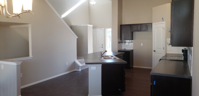 Building Photo - 2027 Blue Moon Dr