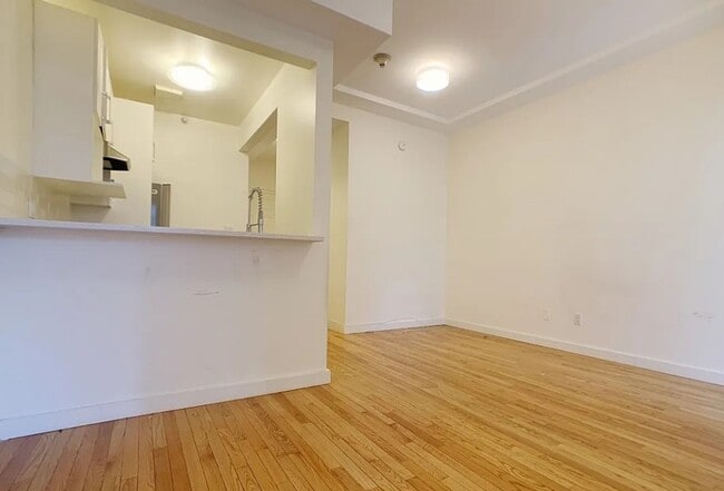 Foto del edificio - 102 Fulton St