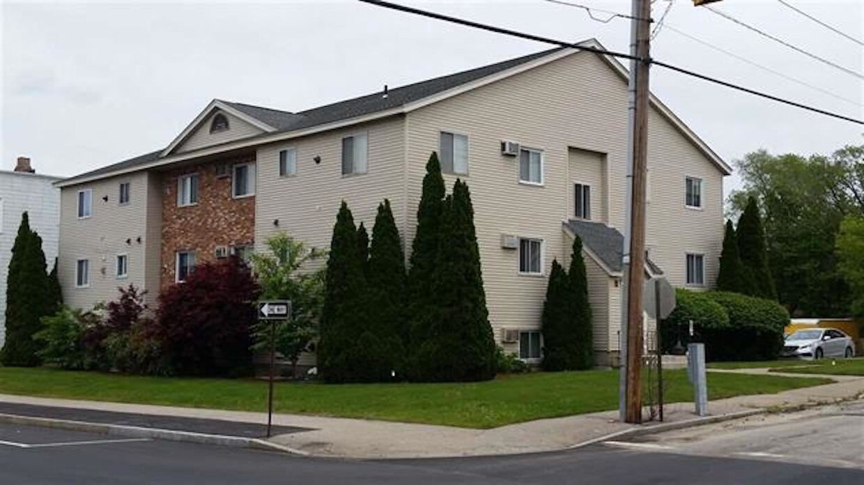 400 Silver St Unit 1D, Manchester, NH 03103 Condo for Rent in