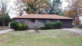Building Photo - 1136 Dogwood Ln