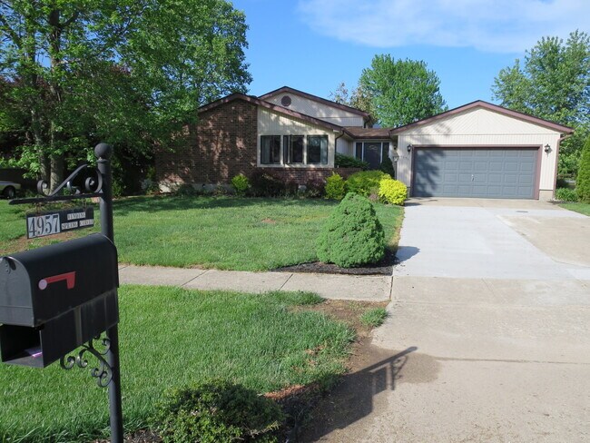 Foto del edificio - Nice split level home with garage and fenced backyard, Virtual Tour!