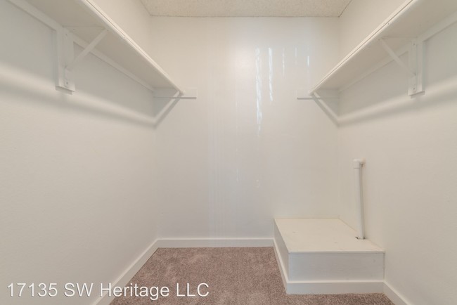 Building Photo - 17135 SW Heritage Ct