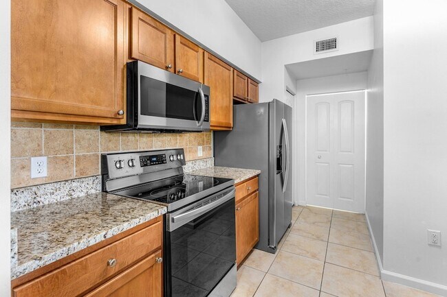 Foto del edificio - 10106 Myrtlewood Cir W