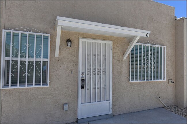 Foto del edificio - 4626 Maxwell Ave