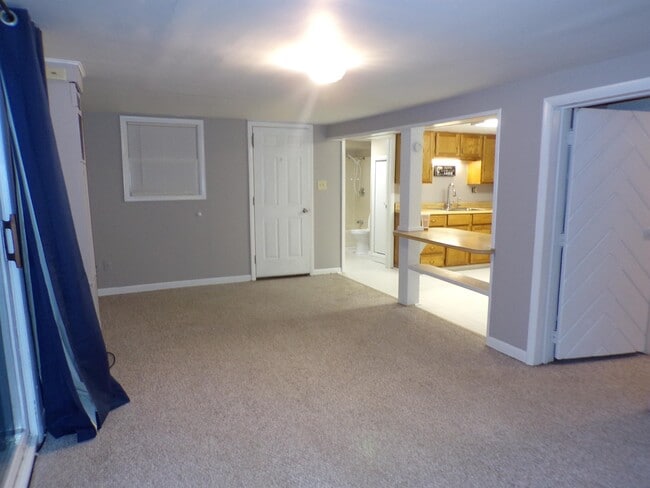 Building Photo - 2560 Oakwood Dr