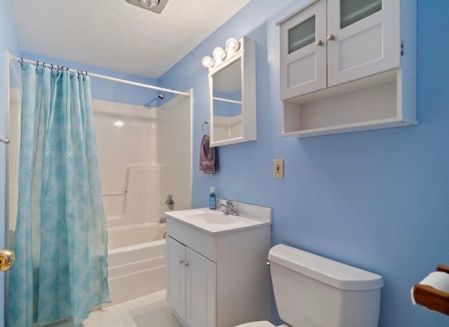 Bathroom 1 - 1233 Nehalem Ave