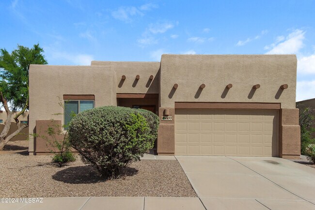Building Photo - 8877 N Sky Dancer Cir