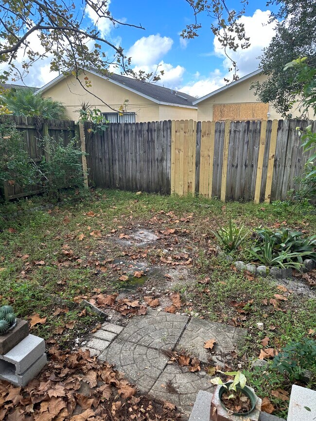 Building Photo - 114 Dahlia Village Cir