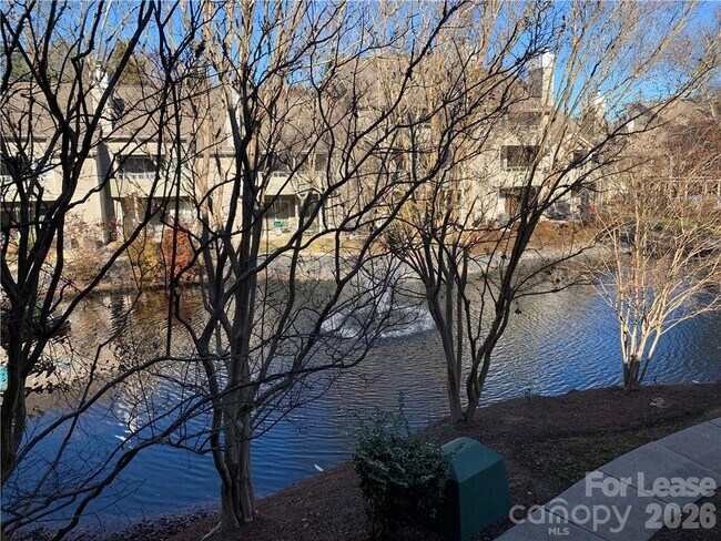 Foto del edificio - 2519 Stockbridge Dr