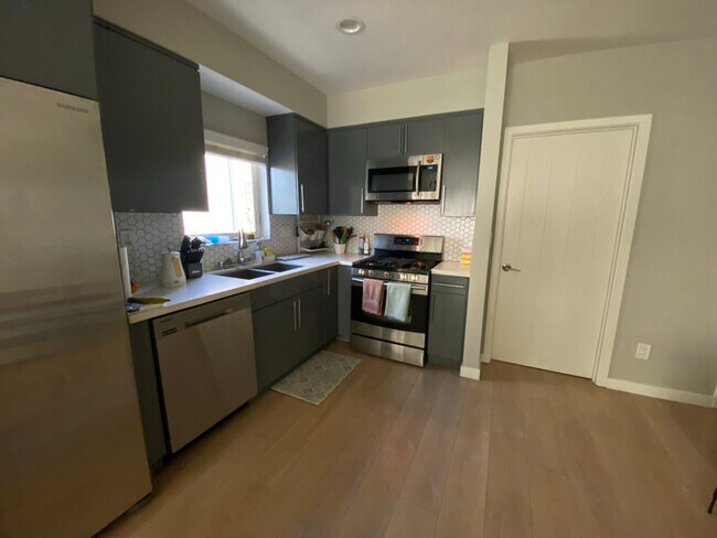 Foto del edificio - 6117 Fountain Ave