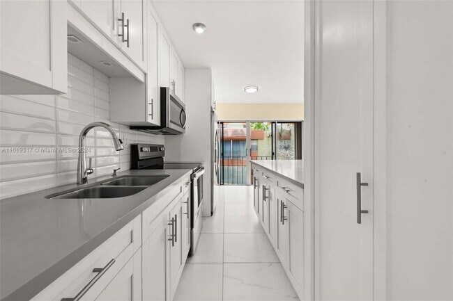 Foto del edificio - 9390 W Flagler St