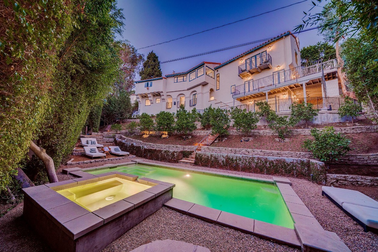 Foto principal - 9268 Cordell Dr