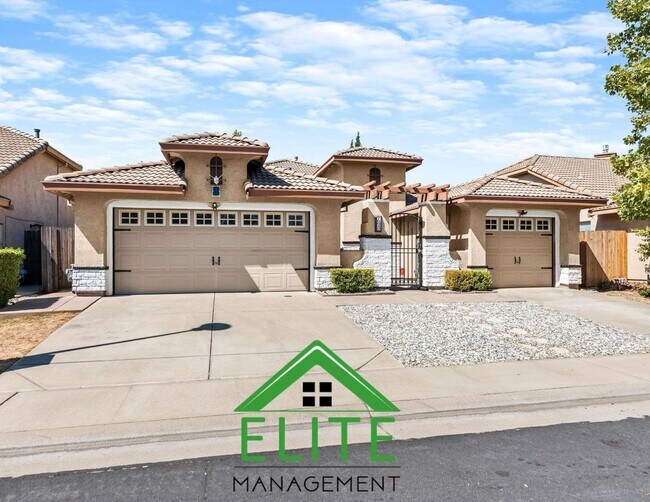 Foto del edificio - A Gem beautiful one-story home is ready fo...