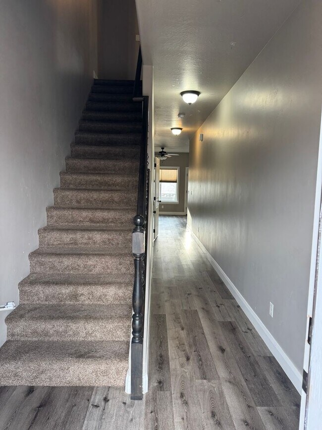 Foto del edificio - Nice 3 bedroom 2.5 bathroom townhome.