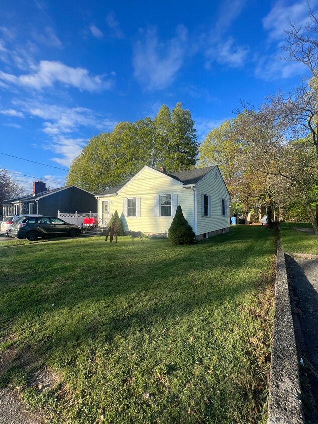 17 Sunnyridge Dr, Plantsville, CT 06479 House Rental in Plantsville
