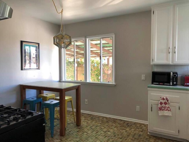 Foto del edificio - 12856 Walsh Ave