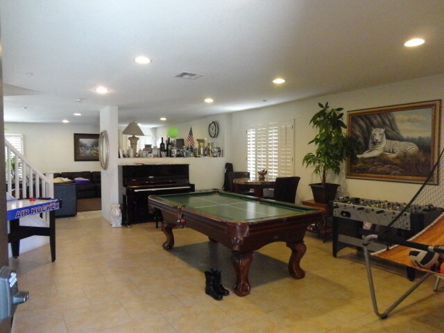Foto del edificio - Nice 4/2.5 + Loft Gated Home Sylmar