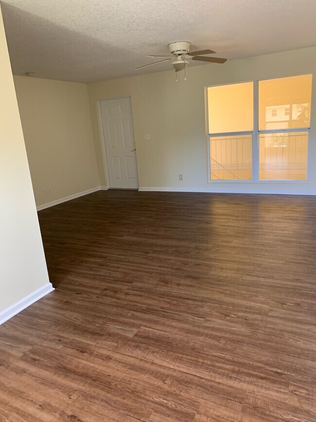 Foto del edificio - 733 Hummingbird Way