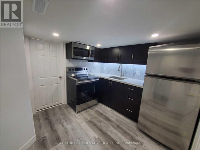 Building Photo - 991 Hortop St