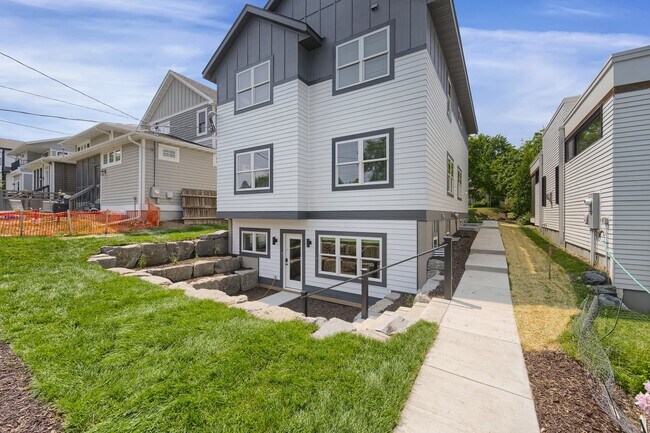 Building Photo - 5337 Drew Ave S