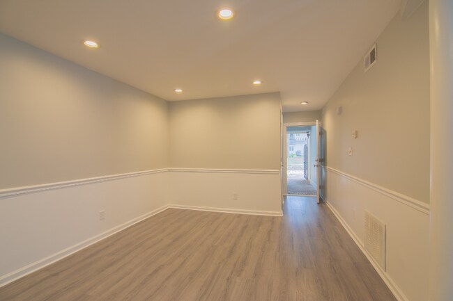 Building Photo - 7908 Horse Chestnut Ln