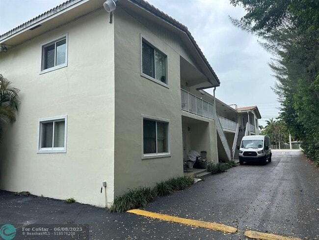 Building Photo - 3007 N Andrews Ave