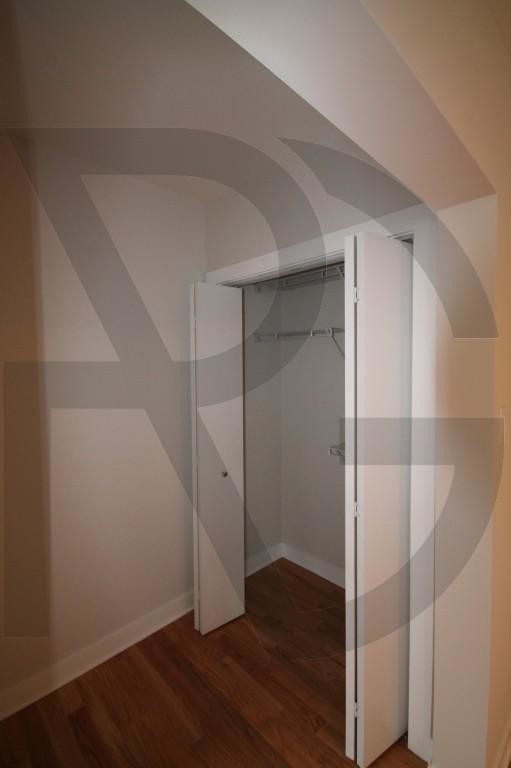 Building Photo - Beautifully Renovated Studio - Pet Friendly!