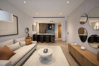 Building Photo - 350 E 18th St