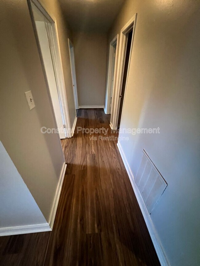 Building Photo - 712 English St