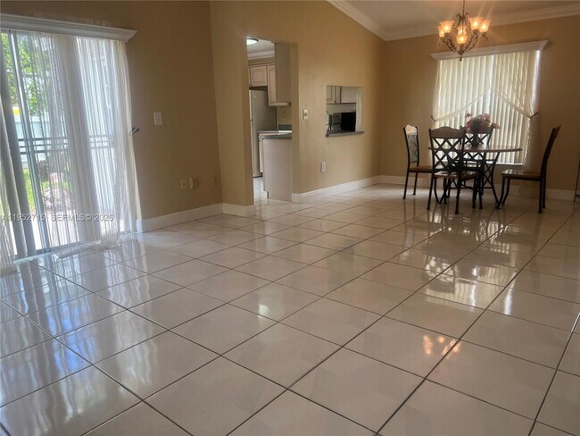 Foto del edificio - 5827 NW 197th Ter