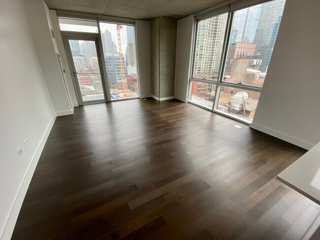 Foto del edificio - 101 W Grand Ave