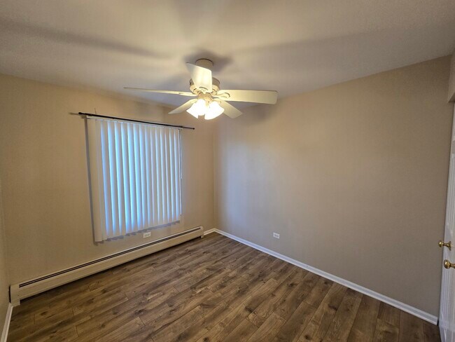 Foto del edificio - 229 W Ct of Shorewood