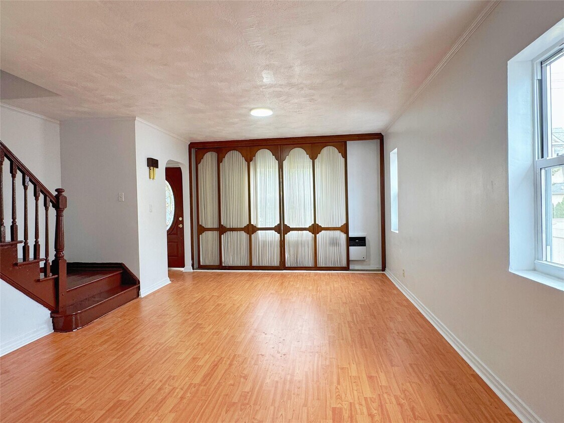 Foto principal - 147-40 20th Rd