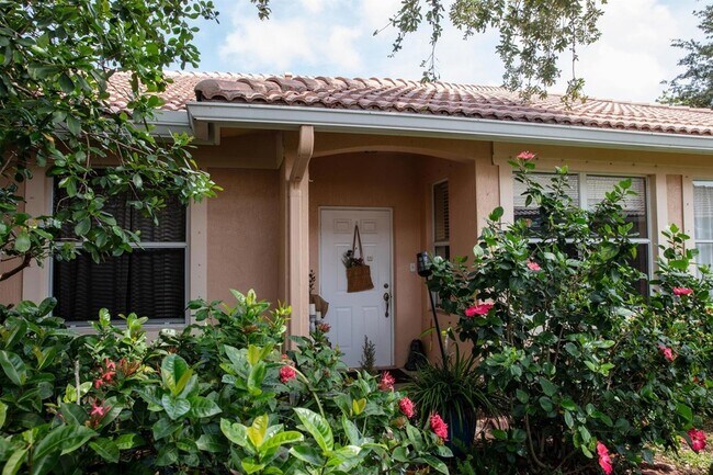 Foto del edificio - 219 Coral Trace Ln