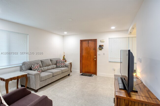 Foto del edificio - 221 NE 1st St