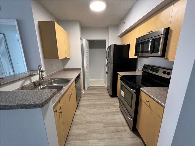 Building Photo - 1919 Van Buren St